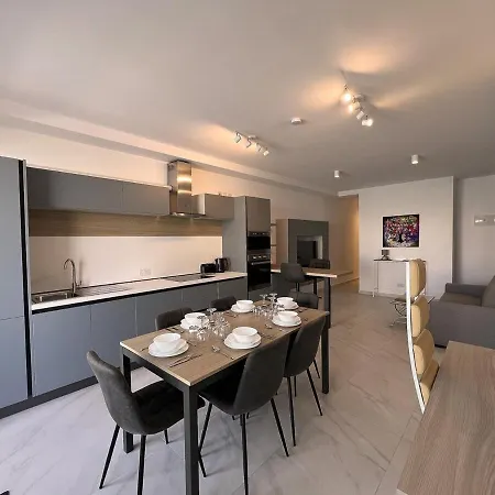 Apartment Seafront Luxury In *